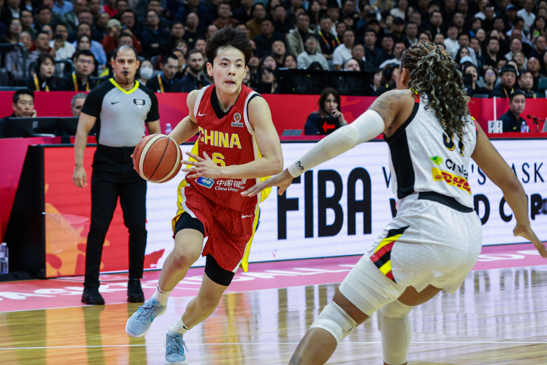 8868体育app-女篮队长杨舒予10中3:仅7+3+4+2+1 下半场4中0遭冻结